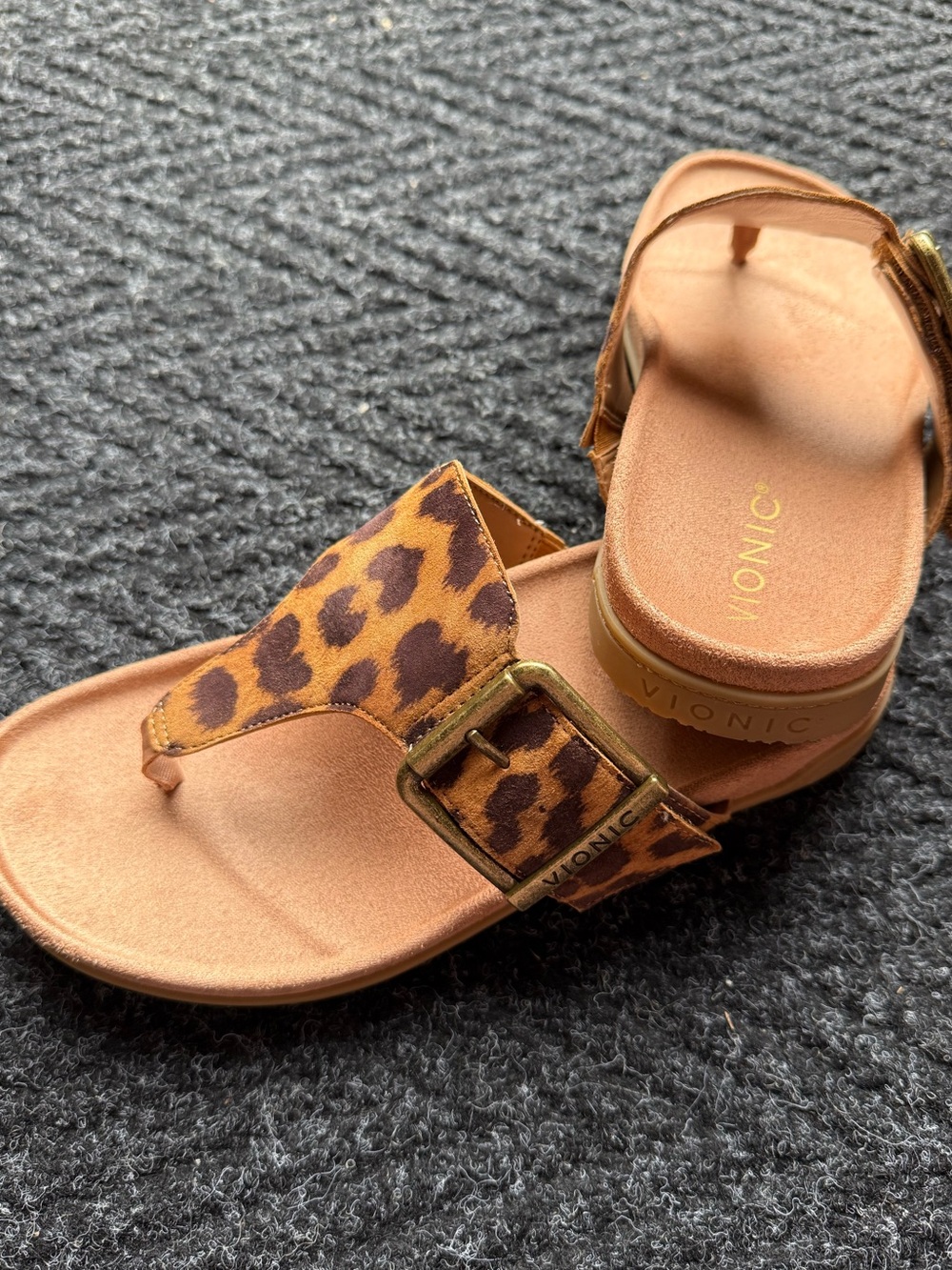 Vionic Leopard-Print Thong Sandals in Tan and Brown with Gold Buckles - Picture 3 of 6